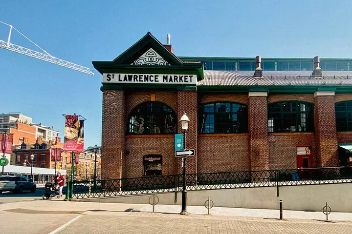 Toronto: 2 Walking Tours & Hop-on Hop-off Bus Tour - Second Medium