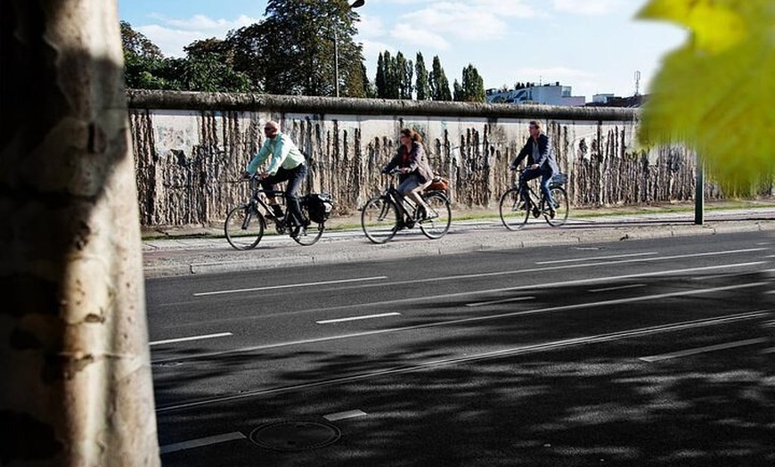 Image 5: Berlin: Schulklassen-Radtour zur Berliner Mauer und zum Dritten Reich