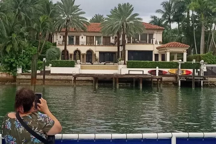 Miami and Bayside 90 min Cruise of Celebrity Islands