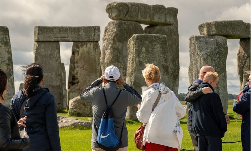 Image 3: London: Windsor Castle, Stonehenge & Bath Guided Tour with Entry