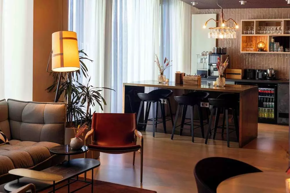 ✈ DEUTSCHLAND | Hamburg - Scandic Hamburg Emporio 4*, 2 Nächte