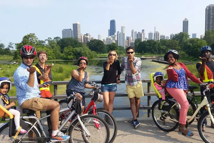 Bike Tour of Chicago's Lakefront Neighborhoods