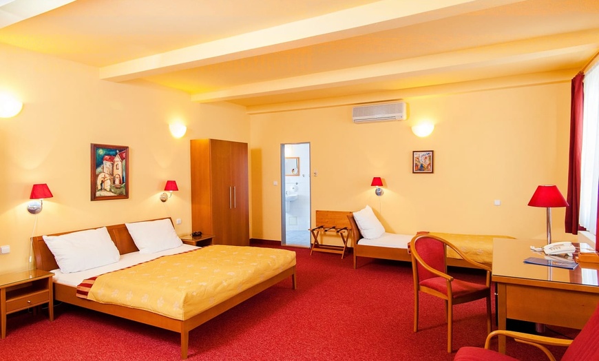 Image 3: ✈ REPUBBLICA CECA | Praga - Hotel Cloister Inn 3* - City break