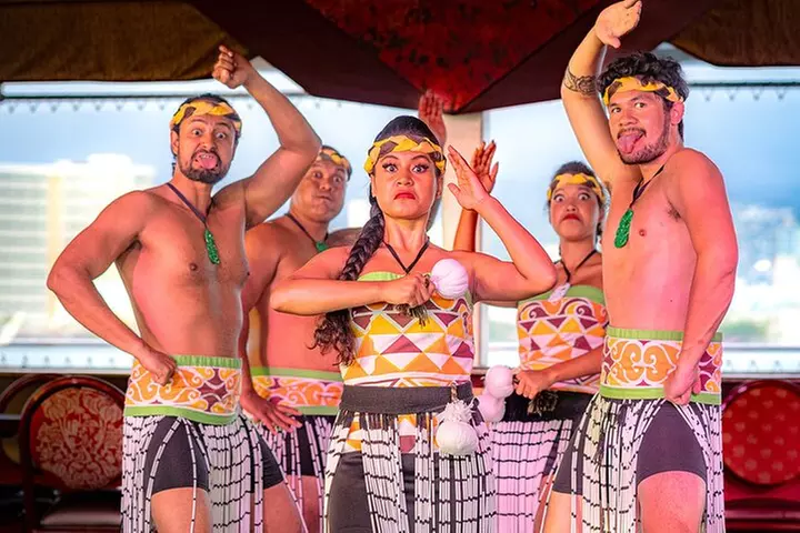 Honolulu: Pacific Star Sunset Dinner Cruise and Show