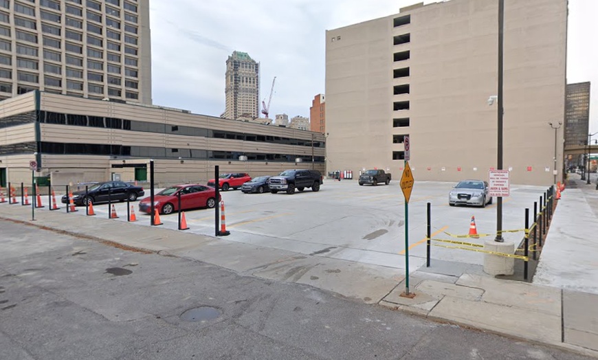Image 2: Parking at 458 W. Lafayette Blvd. Lot