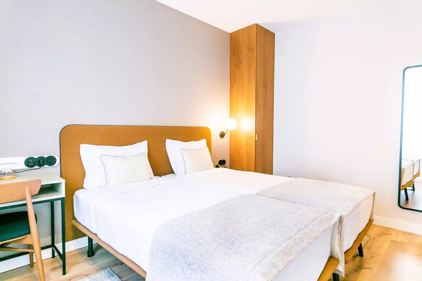 ✈ PORTUGAL | Lissabon - LX SoHo Boutique Hotel 3*, 2 Nächte - Stadt...