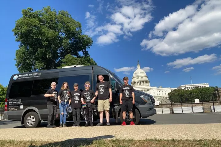 Small Group Monuments Tour with Changing of the Guard