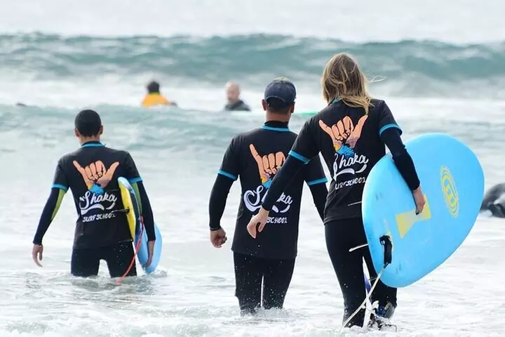 Clase de Surf Grupal en Playa de Las Américas con Fotografías