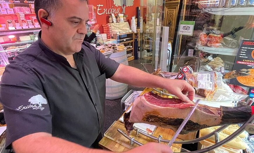 Image 9: Ultimate Toledo Comida e historia Tour a pie inc 7 Catas y vinos