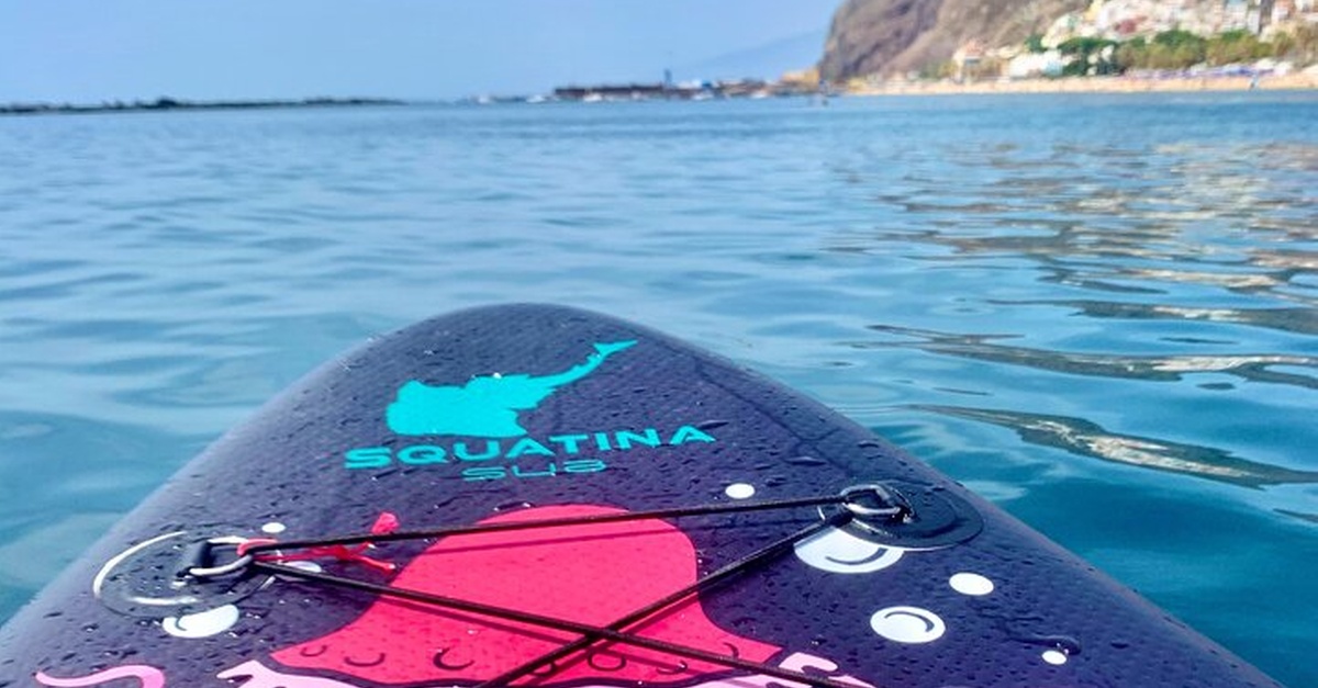 Actividad de paddle surf en Las Teresitas, Tenerife