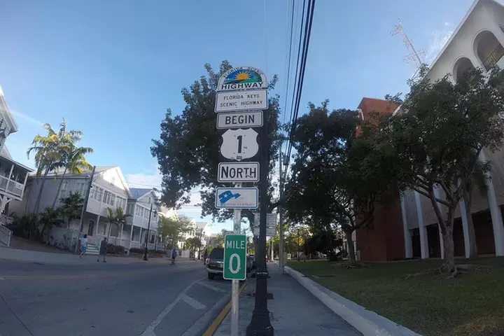 Full-Day Key West Tour and Coral Reef Snorkeling with Open Bar