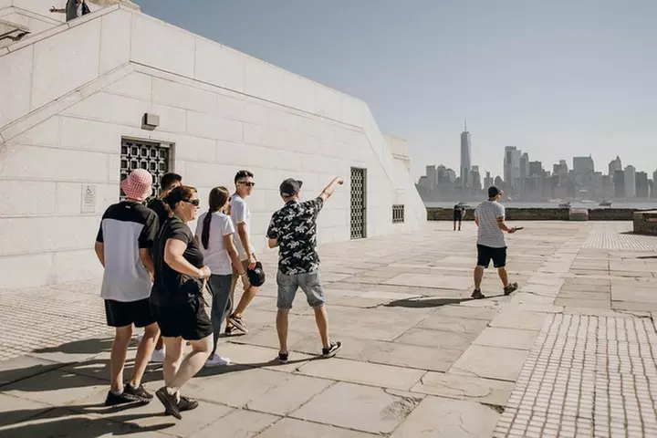 Statue of Liberty and Ellis Island Guided Tour with Ferry