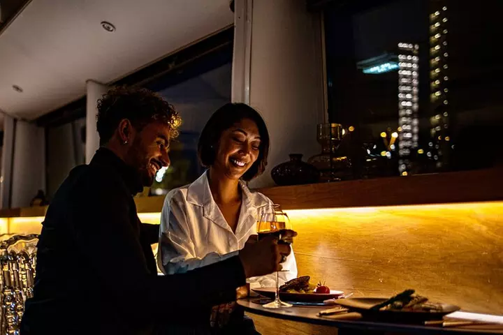 Dîner croisière sur la Seine avec Rooftop et chanteur live