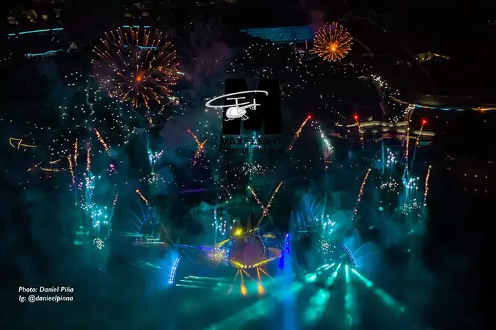Private Helicopter 77 Miles Fireworks Tour over all Theme Parks