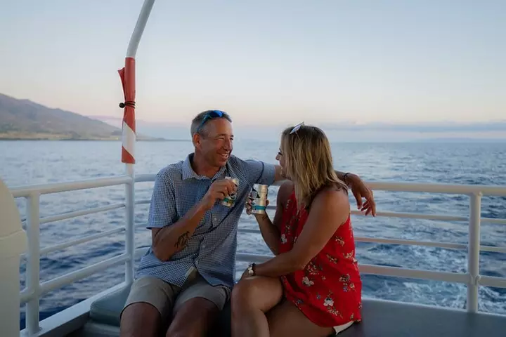 From Ma'alaea Harbor: Sunset Dinner Cruise Aboard the Quicksilver