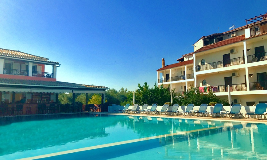 Image 2: ✈ CORFU | Agios Georgios Argirades - Bruskos Hotel &Suites 3*, 3 ni...