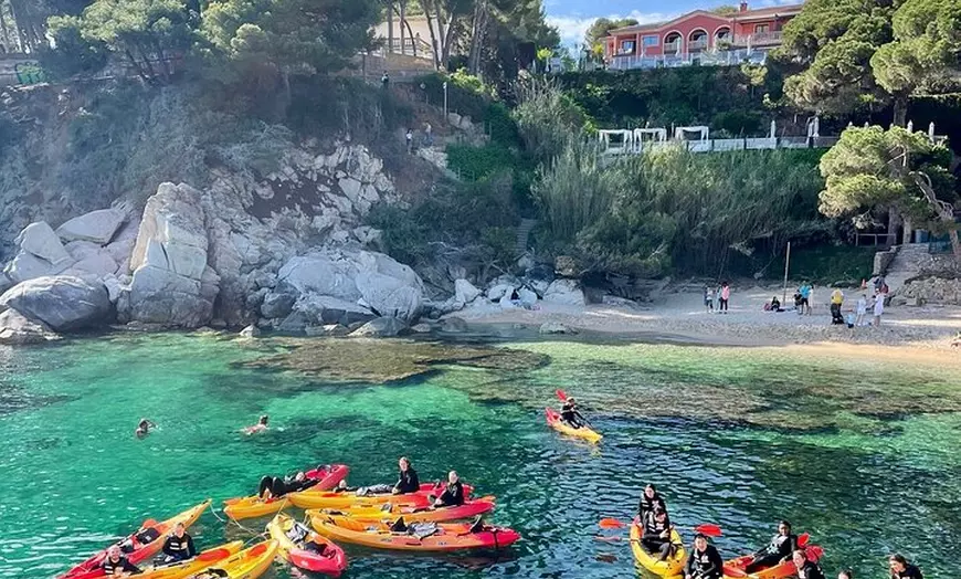 Image 3: ¡Despierta la Aventura! Kayak a las 8am