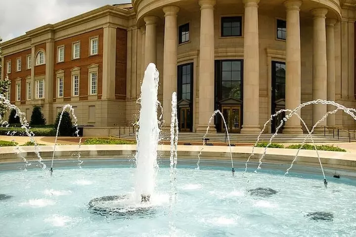 Adventurous Walking Tour of University of Alabama