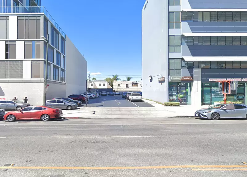 Parking at 6221 Wilshire Blvd. Lot