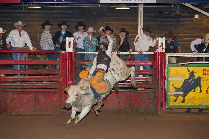 Billy Bob's Texas Honky Tonk Dinner and Photo Package