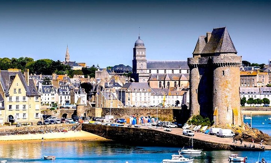Image 3: Saint Malo et Saint Servan en sidecar vintage avec chauffeur