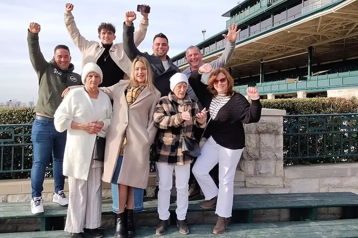 Half-Day Thoroughbred Horse Farm Tour in Kentucky