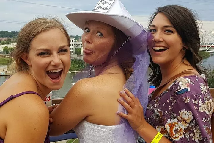 Guided Pub Crawl Walking Tour of Downtown Nashville