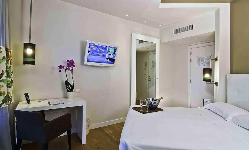 Image 2: ✈ ITALY | Rome - Caravel Rome 3*, 2 nights - City break