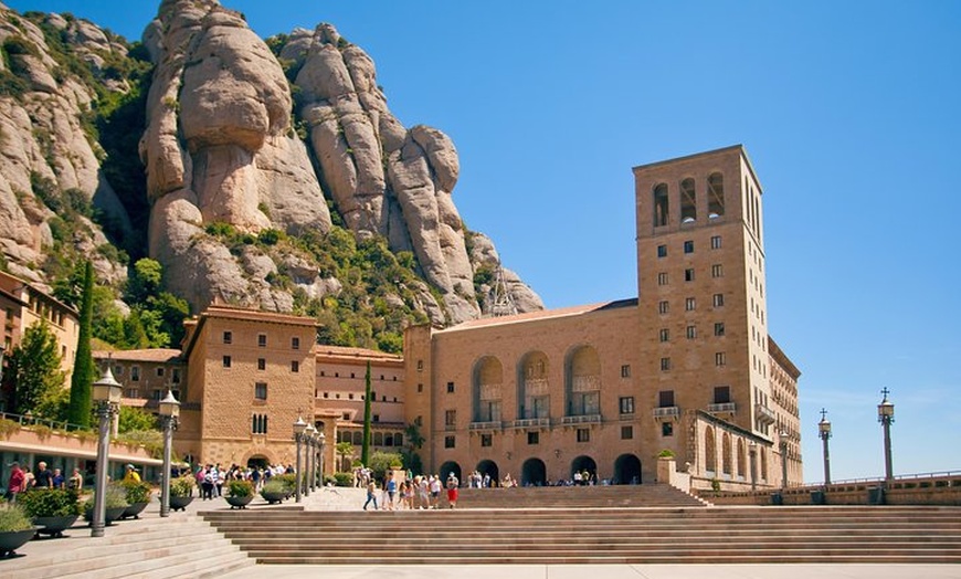 Image 5: Recorrido por Barcelona y Montserrat con entrada Evite las colas al...