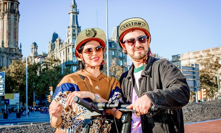 Image 2: Bienvenido a Barcelona Segway y eScooter Tour