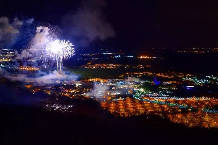 Private Helicopter 77 Miles Fireworks Tour over all Theme Parks