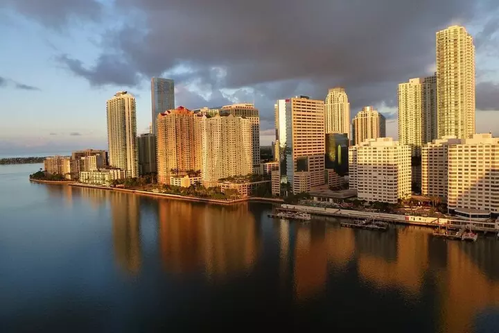 Miami: Biscayne Bay Star Island Sightseeing Cruise+Miami Skyline