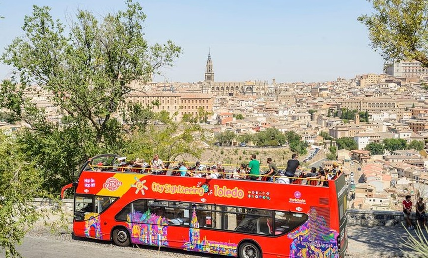 Image 2: Excursión en autobús con paradas libres de City Sightseeing por Toledo