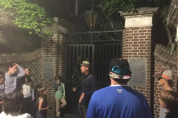 Charleston Family & Child-Friendly Nighttime Ghost Tour with Unitarian Graveyard - Primary Image