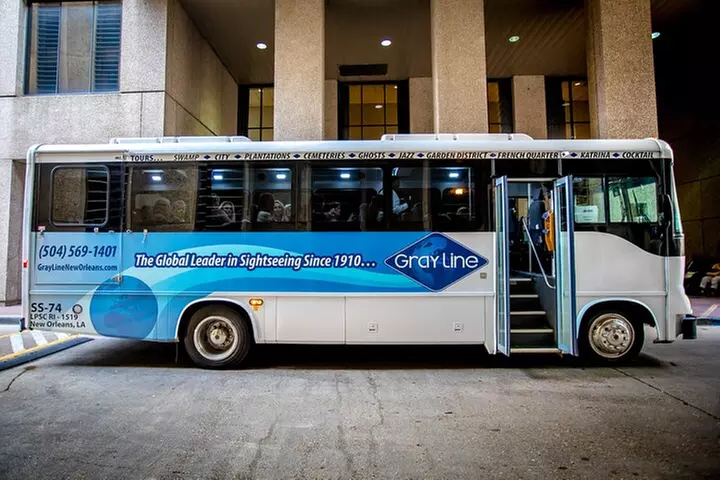 New Orleans City and Cemetery Tour with Garden District Stroll