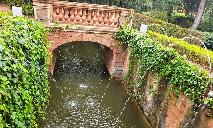 Image 4: Recorrido a Pie por El Laberinto de Horta en Barcelona