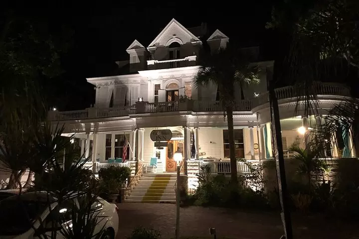 Key West Haunted Pub Crawl and Ghost Tour with Free T-Shirt