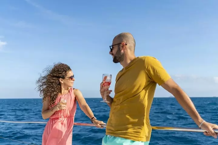 Crucero en catamarán por Barcelona con tapa y bebida incluidas