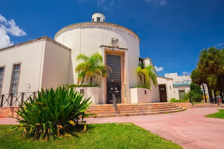 Award-winning Art Deco & Hidden Gems Walking Tour in Miami Beach