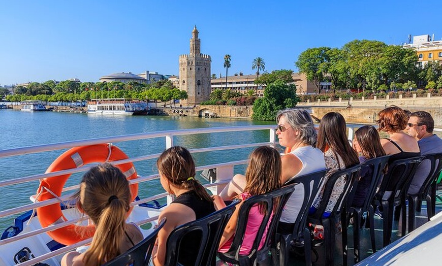 Image 1: Travesía en barco por el río Guadalquivir en Sevilla