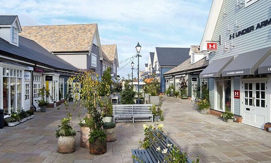 Image 4: Luxury Roundtrip Transfer to Bicester Village