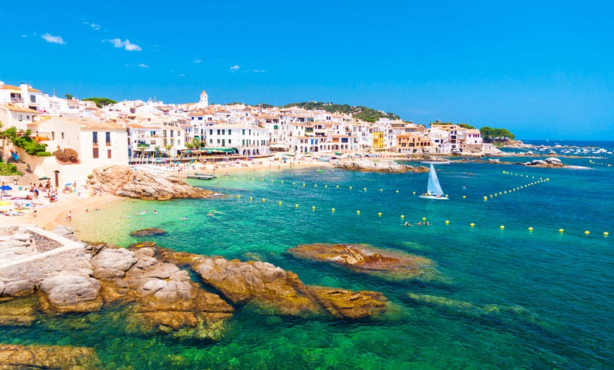 Image 1: ✈ COSTA BARCELONA | Calella - Hotel Volga 4*, 2 nachten - Aan zee