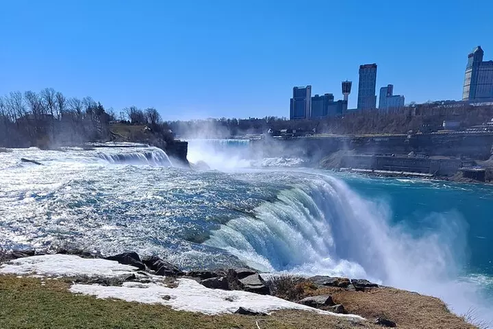 3-Hour 30-Minute Private Guided Tour in Niagara Falls - Primary Image