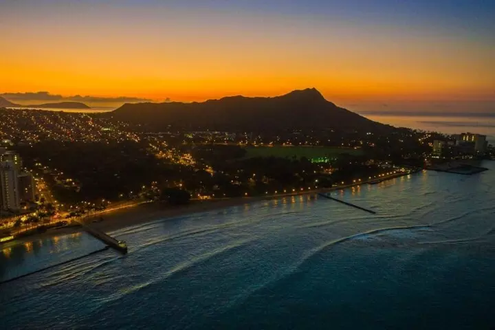 Whale Watching and Sunrise Breakfast Cruise in Honolulu