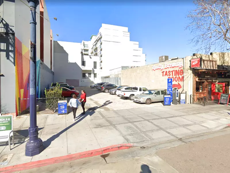 Parking at 816 Market St. Lot