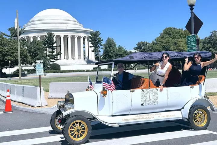 Washington DC Sightseeing Tour by Electric cart or Vintage Car - Primary Image