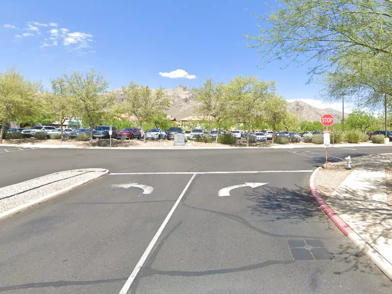 Parking at 2905 E. Skyline Dr. Lot