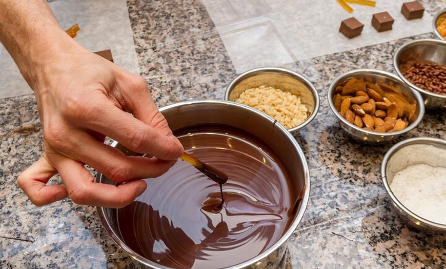 Image 2: Atelier à Paris: apprendre à faire ses propres chocolats