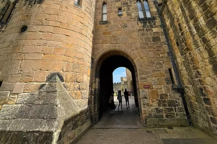 Edinburgh: Holy Island, Alnwick Castle & Kingdom of Northumbria