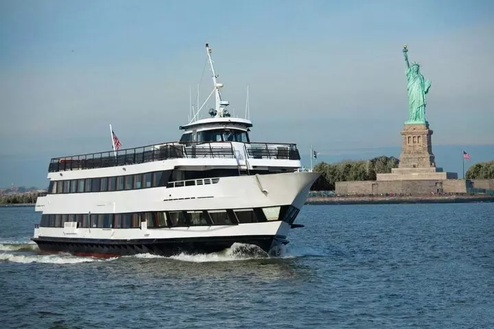 Serenity Yacht Fourth Of July Cruise NYC - Primary Image